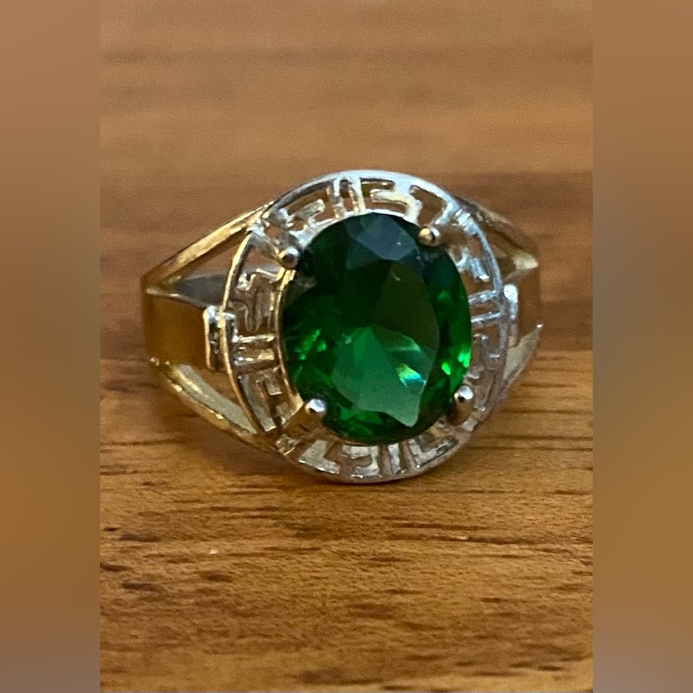 NEW 925SS Emerald Green stone with Greek Key silver band